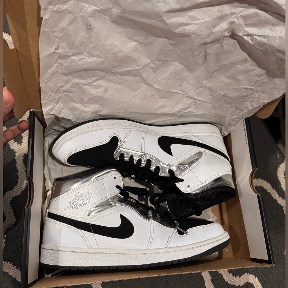 Air Jordan 1 Mid/ Alternate Think 16